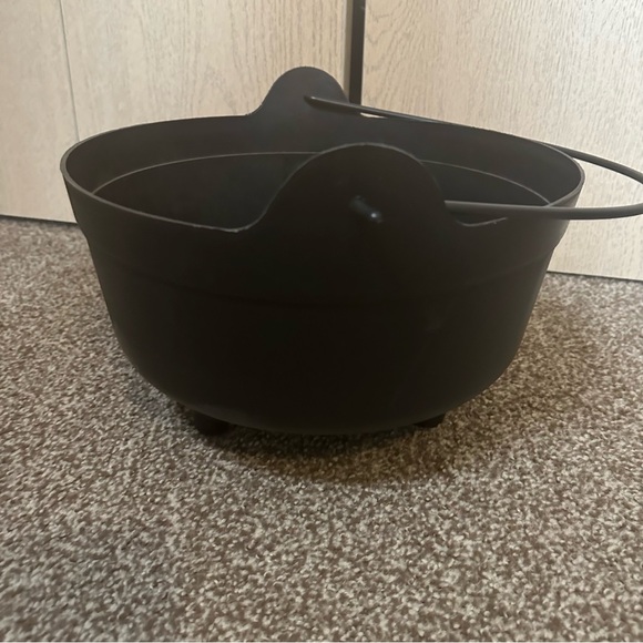 Large Halloween Plastic Black Cauldron - Picture 5 of 11